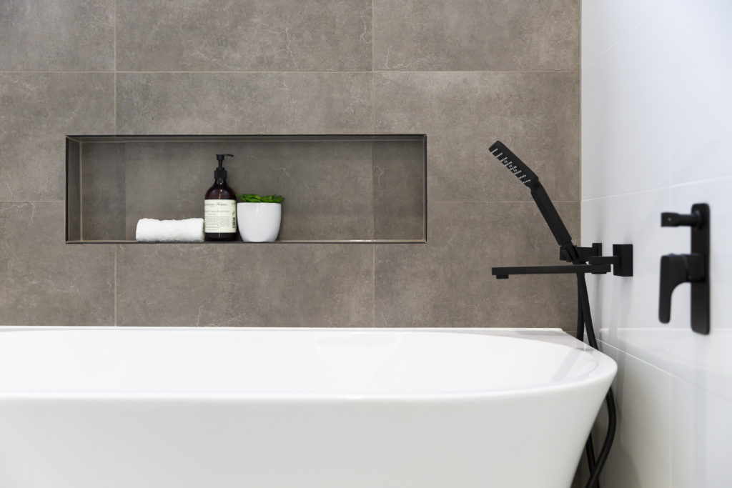 bathroom-2H5YJH6